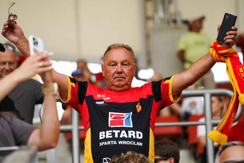 Kibice podczas meczu żużlowego Betard Sparta Wrocław - Motor Lublin na Stadionie Olimpijskim we Wrocławiu - 9 sierpnia 2024 r.
