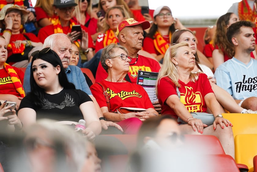 Kibice podczas meczu żużlowego Betard Sparta Wrocław - Motor Lublin na Stadionie Olimpijskim we Wrocławiu - 9 sierpnia 2024 r.