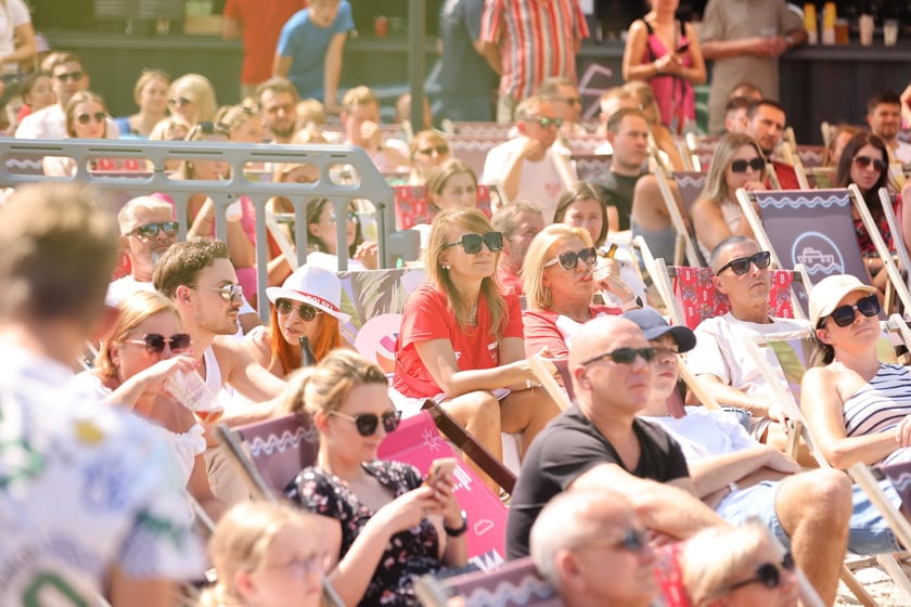 Finałowy mecz Polska-Francja  w siatkówce mężczyzn - Strefa Kibica w Porcie Węglowym we Wrocławiu