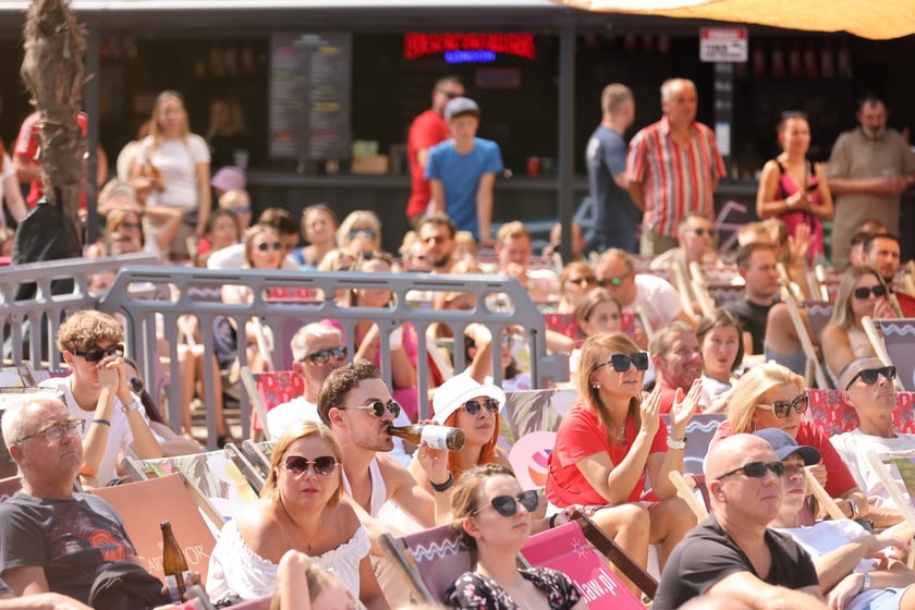 Finałowy mecz Polska-Francja  w siatkówce mężczyzn - Strefa Kibica w Porcie Węglowym we Wrocławiu