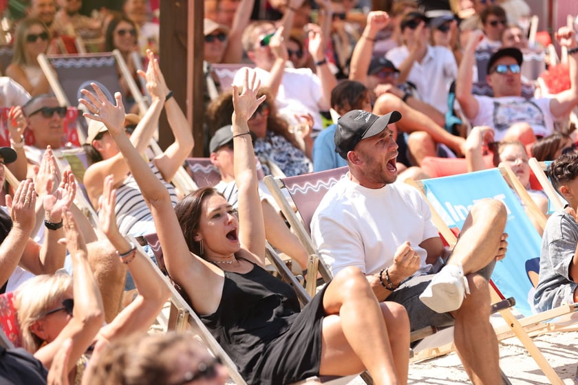 Finałowy mecz Polska-Francja  w siatkówce mężczyzn - Strefa Kibica w Porcie Węglowym we Wrocławiu