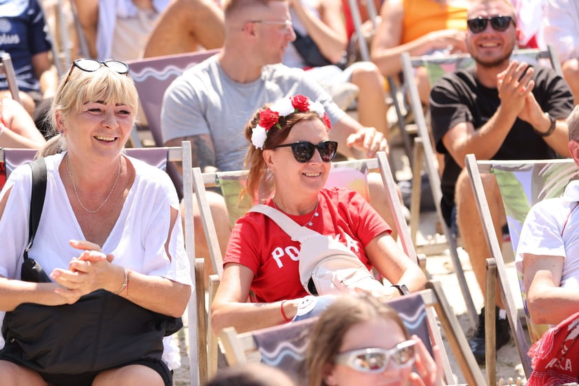 Finałowy mecz Polska-Francja  w siatkówce mężczyzn - Strefa Kibica w Porcie Węglowym we Wrocławiu