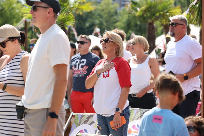 Finałowy mecz Polska-Francja  w siatkówce mężczyzn - Strefa Kibica w Porcie Węglowym we Wrocławiu