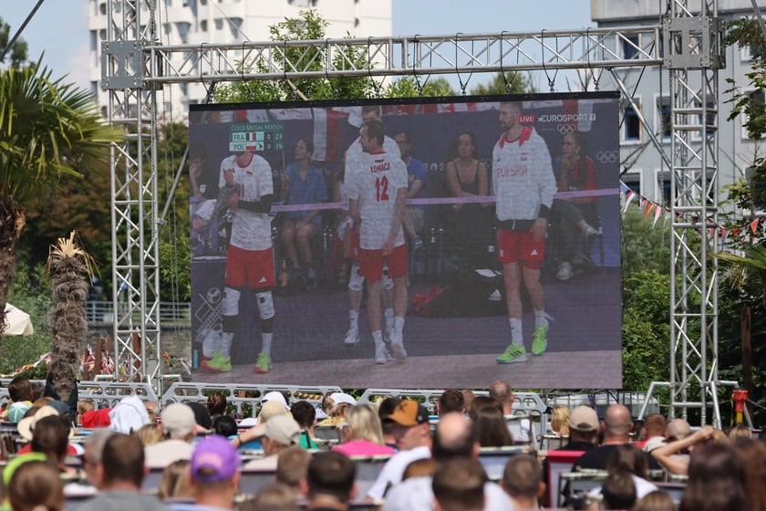 Finałowy mecz Polska-Francja  w siatkówce mężczyzn - Strefa Kibica w Porcie Węglowym we Wrocławiu