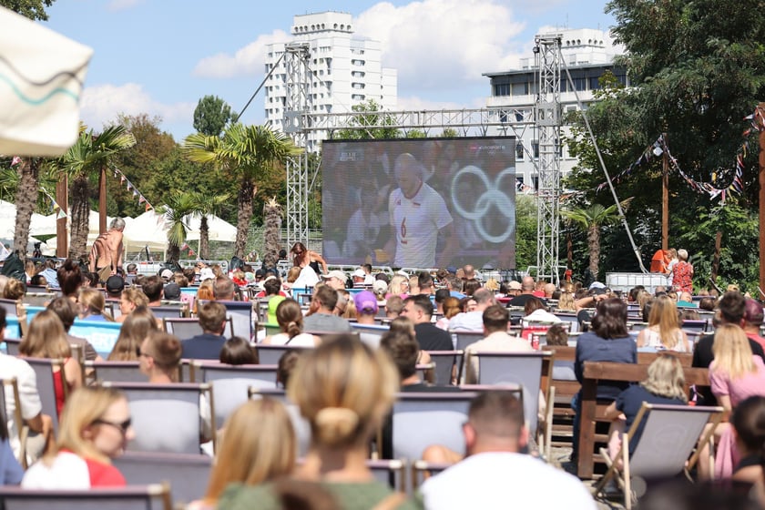 Finałowy mecz Polska-Francja  w siatkówce mężczyzn - Strefa Kibica w Porcie Węglowym we Wrocławiu