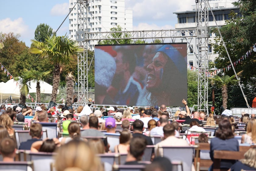 Finałowy mecz Polska-Francja  w siatkówce mężczyzn - Strefa Kibica w Porcie Węglowym we Wrocławiu