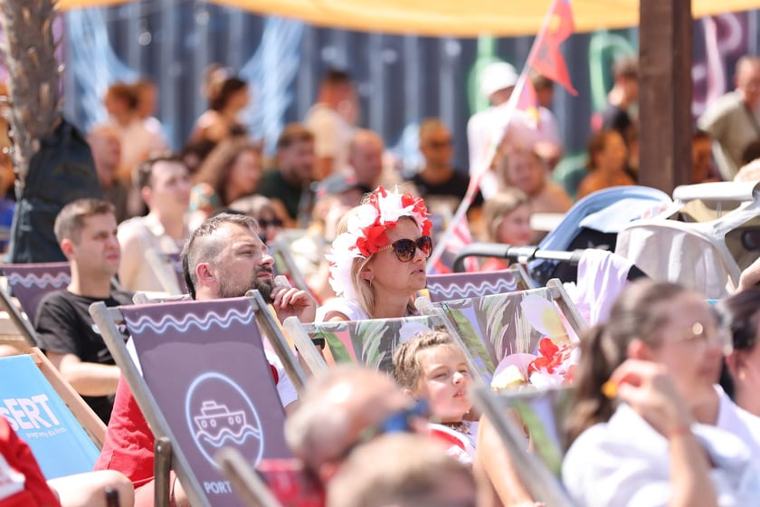 Finałowy mecz Polska-Francja  w siatkówce mężczyzn - Strefa Kibica w Porcie Węglowym we Wrocławiu