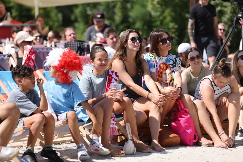 Finałowy mecz Polska-Francja  w siatkówce mężczyzn - Strefa Kibica w Porcie Węglowym we Wrocławiu