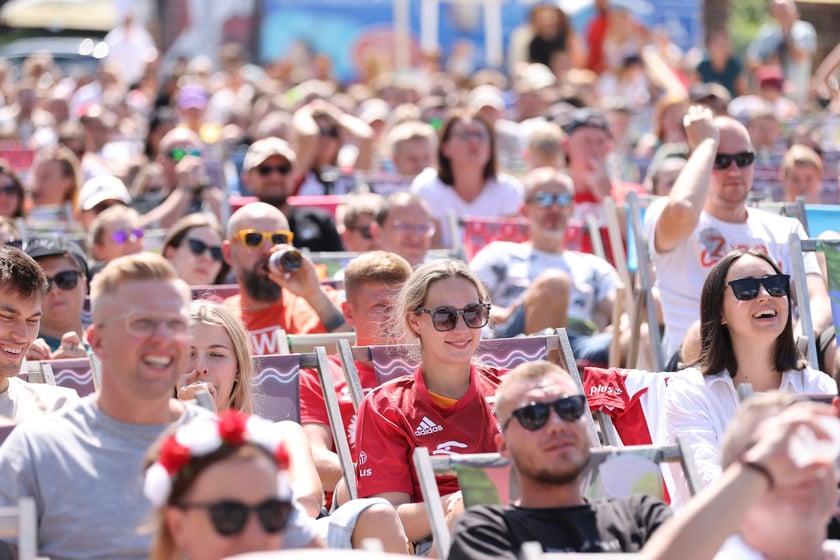 Finałowy mecz Polska-Francja  w siatkówce mężczyzn - Strefa Kibica w Porcie Węglowym we Wrocławiu