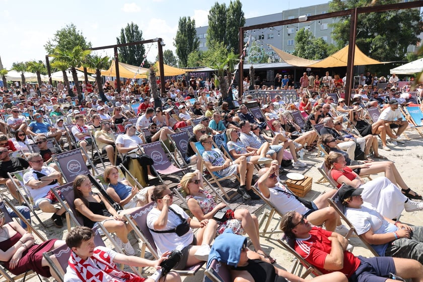 Finałowy mecz Polska-Francja  w siatkówce mężczyzn - Strefa Kibica w Porcie Węglowym we Wrocławiu