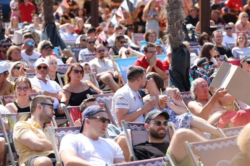 Finałowy mecz Polska-Francja  w siatkówce mężczyzn - Strefa Kibica w Porcie Węglowym we Wrocławiu
