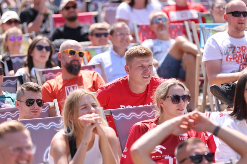 Finałowy mecz Polska-Francja  w siatkówce mężczyzn - Strefa Kibica w Porcie Węglowym we Wrocławiu