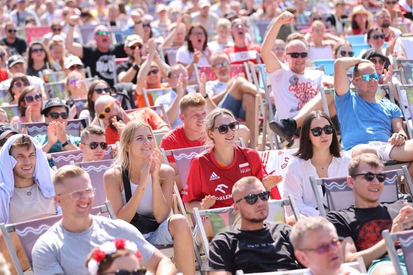 Finałowy mecz Polska-Francja  w siatkówce mężczyzn - Strefa Kibica w Porcie Węglowym we Wrocławiu