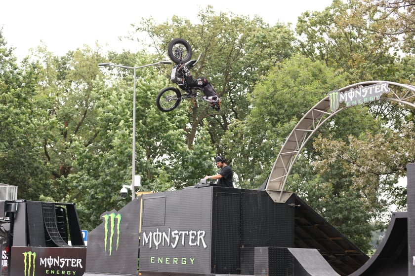 Żużel na Olimpijskim. Na zdjęciu kibice