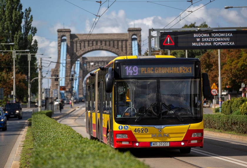 Powiększ obraz: To już historia wrocławskiej miejskiej komunikacji autobusowej. Po 11-letniej służbie w firmie Michalczewski, która była podwykonawcą MPK Wrocław, autobusy marki MAN odeszły
