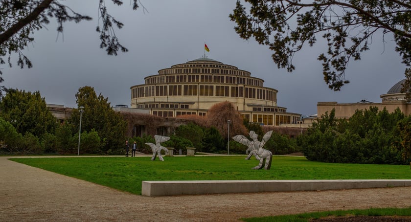 Zwiedzając rowerem Wielką Wyspę, nie można nie odwiedzić okolic Hali Stulecia