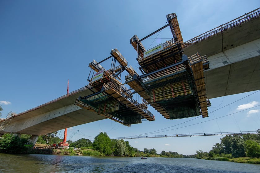 Budowa mostu nad Odrą w ramach powstającej trasy AWW