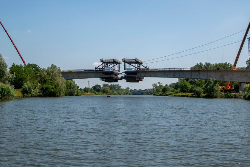 Budowa mostu nad Odrą w ramach powstającej trasy AWW