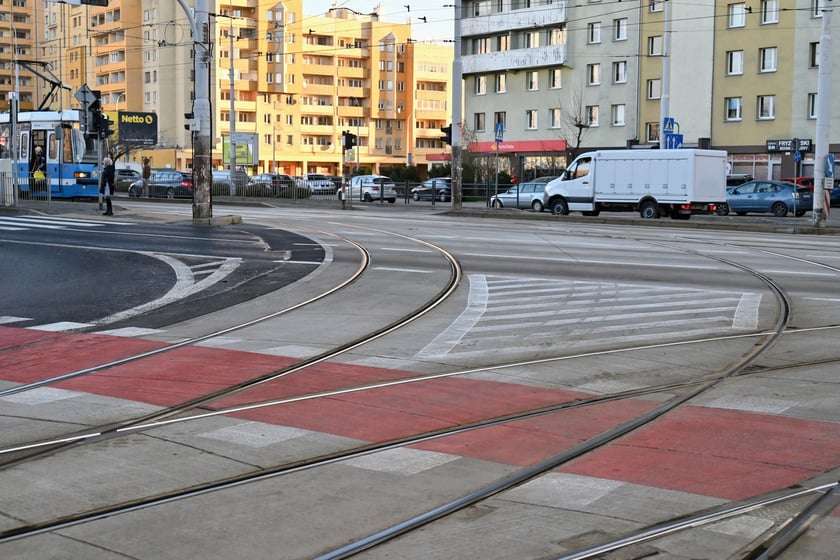 Na zdjęciu: nowe torowisko tramwajowe we Wrocławiu w pobliżu przystanku Nowowiejska