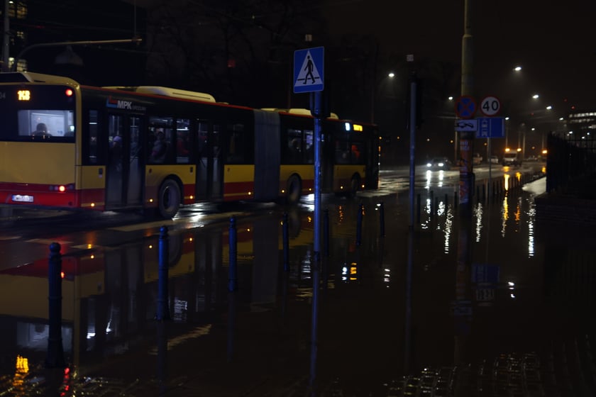 Awaria wodociagu na ul. Podwale we Wrocławiu - 23 stycznia 2023 r.