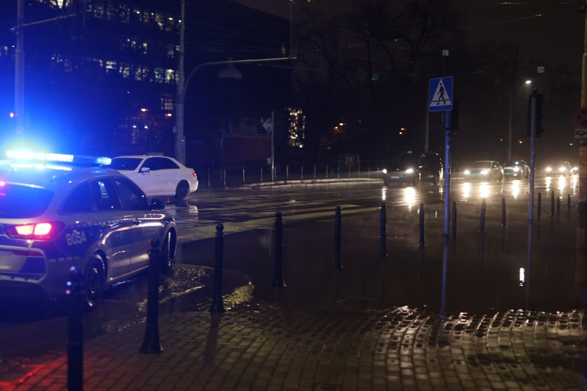 Awaria wodociagu na ul. Podwale we Wrocławiu - 23 stycznia 2023 r.