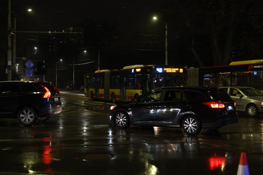 Awaria wodociagu na ul. Podwale we Wrocławiu - 23 stycznia 2023 r.