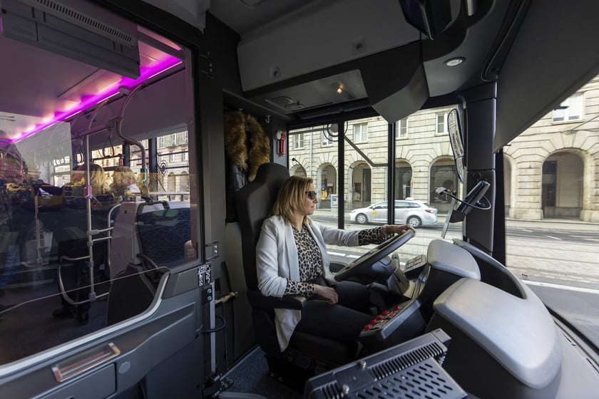 Wrocław testuje kolejny ekologiczny autobus na liniach aglomeracyjnych. Elektryczny MAN Lion?s City wyjedzie na ulice już w najbliższą sobotę (11 lutego).