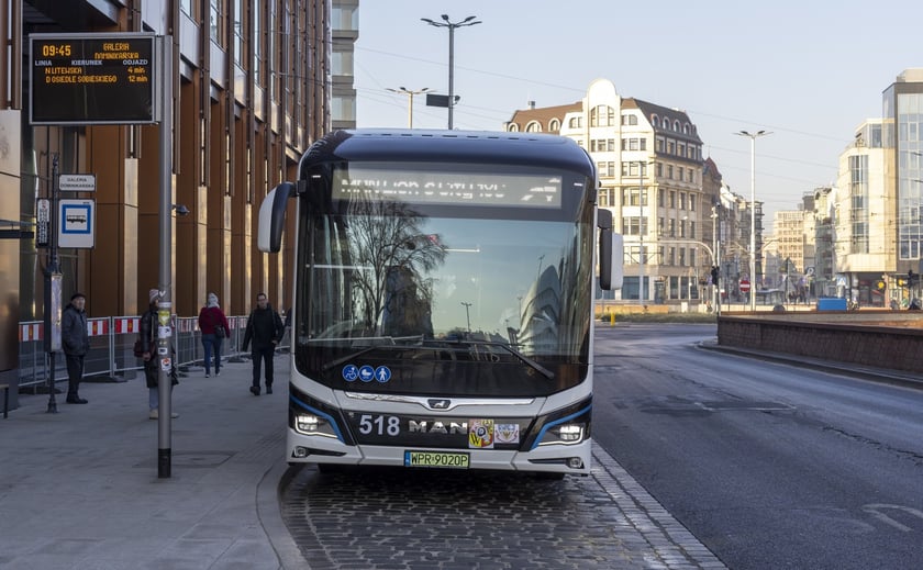 Wrocław testuje kolejny ekologiczny autobus na liniach aglomeracyjnych. Elektryczny MAN Lion?s City wyjedzie na ulice już w najbliższą sobotę (11 lutego).
