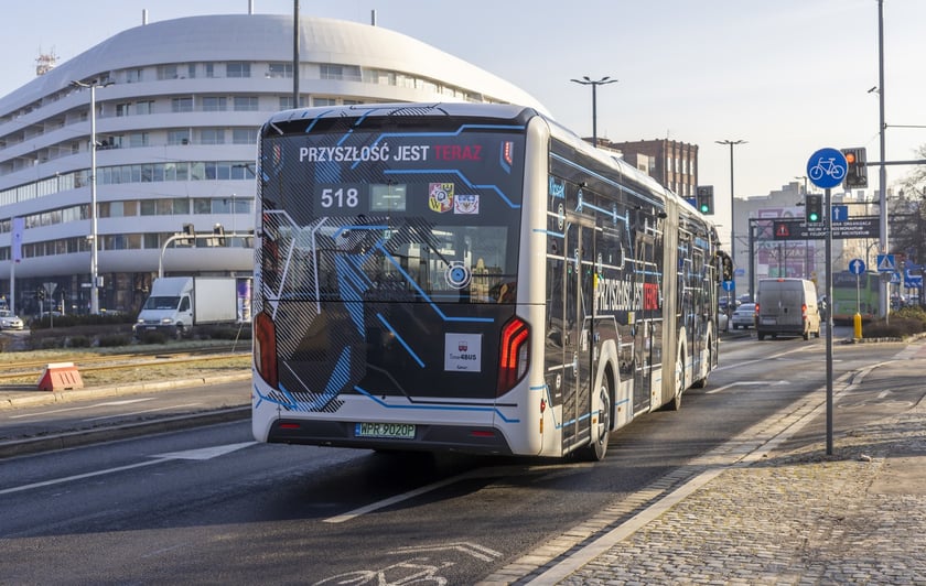 Wrocław testuje kolejny ekologiczny autobus na liniach aglomeracyjnych. Elektryczny MAN Lion?s City wyjedzie na ulice już w najbliższą sobotę (11 lutego).