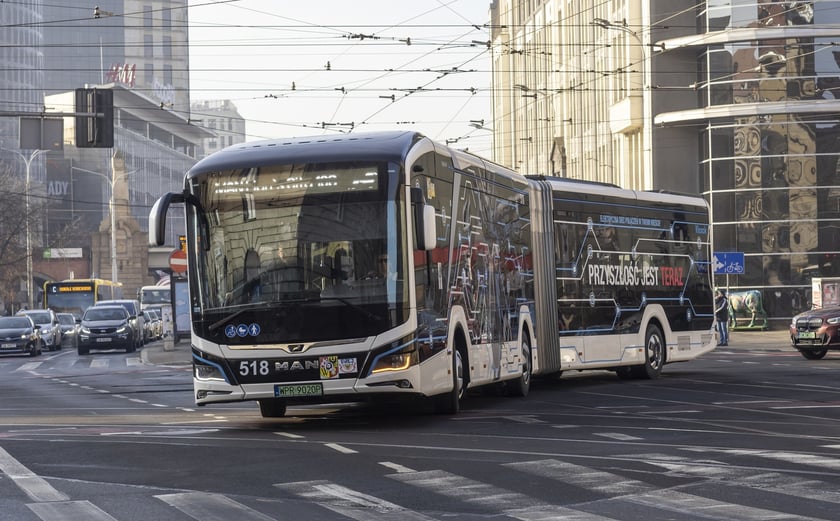 Wrocław testuje kolejny ekologiczny autobus na liniach aglomeracyjnych. Elektryczny MAN Lion?s City wyjedzie na ulice już w najbliższą sobotę (11 lutego).