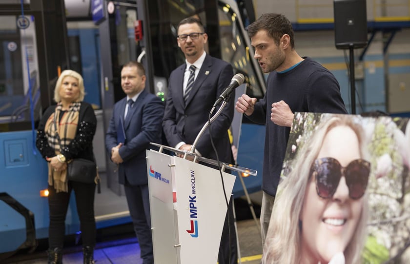 Uroczystość nadania imienia Moniki Jaworskiej tramwajowi wrocławskiego MPK
