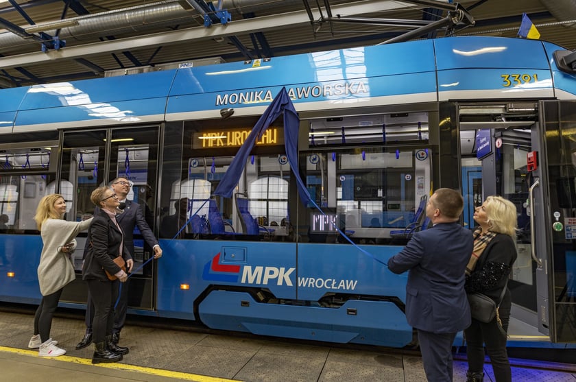 Uroczystość nadania imienia Moniki Jaworskiej tramwajowi wrocławskiego MPK