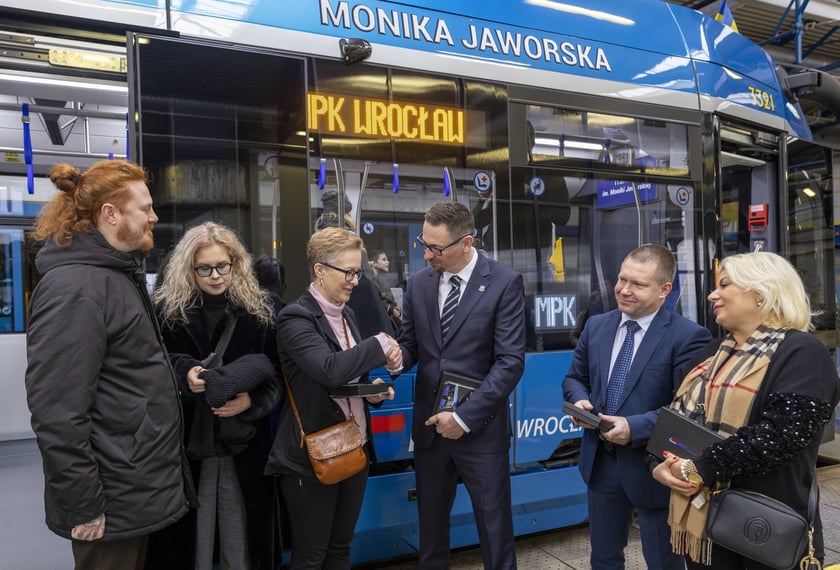 Uroczystość nadania imienia Moniki Jaworskiej tramwajowi wrocławskiego MPK