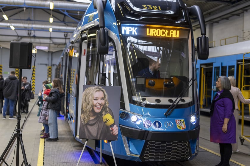Uroczystość nadania imienia Moniki Jaworskiej tramwajowi wrocławskiego MPK