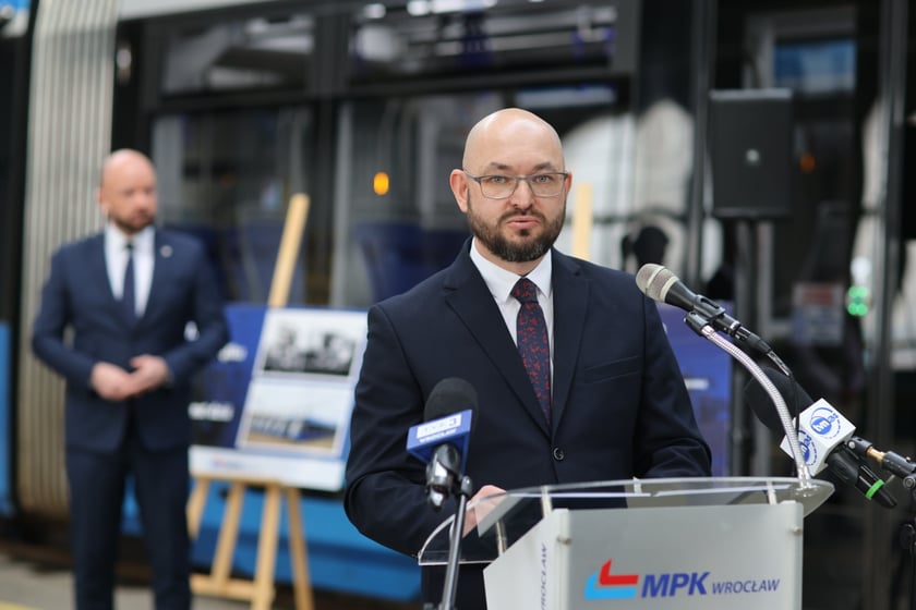 Podczas konferencji prasowej prezydent Jacek Sutryk przedstawił nowy zarząd MPK Wrocław.