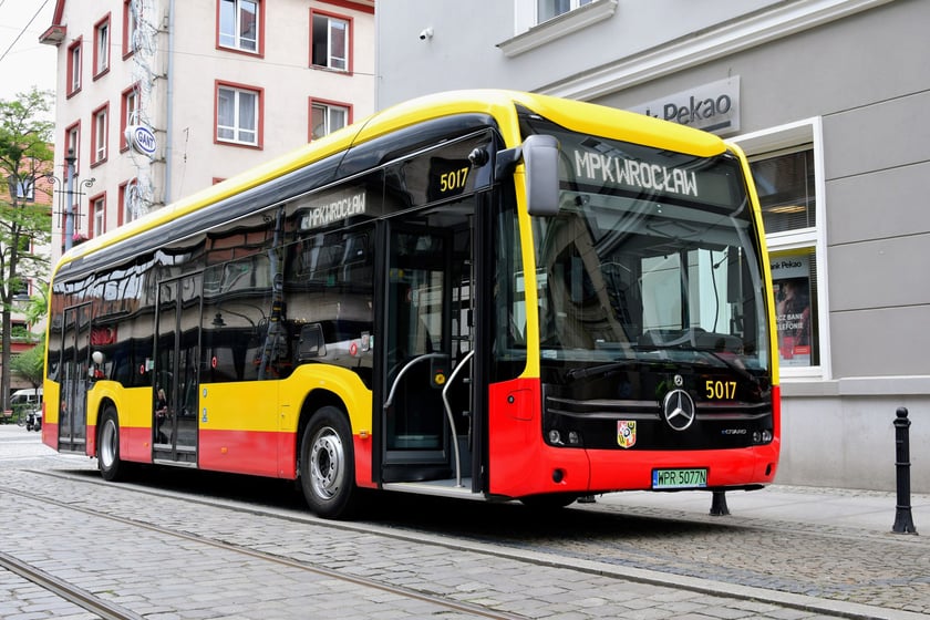 W czerwcu 2022 r. elektrycznego Mercedesa testowało wrocławskie MPK.