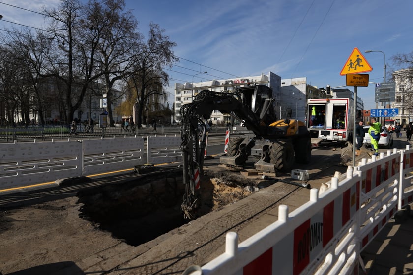 Prace na sieci wodociągowej pod ul. Piotra Skargi