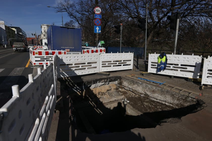 Prace na sieci wodociągowej pod ul. Piotra Skargi