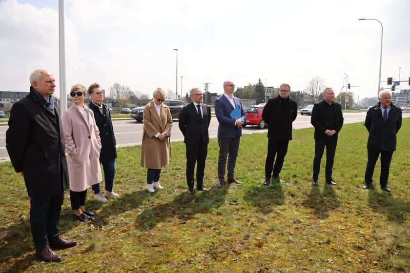 Konferencja prasowa z podpisania umowy na budowę trasy autobusowej na Jagodno.