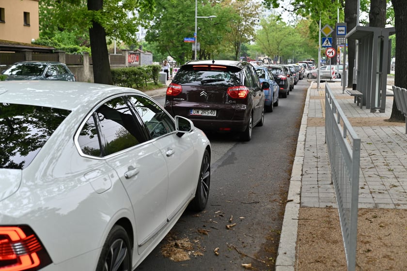 Wielka Wyspa, okolice godziny 15:00, wtorek 16 maja - ruch na trasie objazdu wprowadzonego z powodu zamknięcia skrzyżowania ul. Mickiewicza i Paderewskiego.