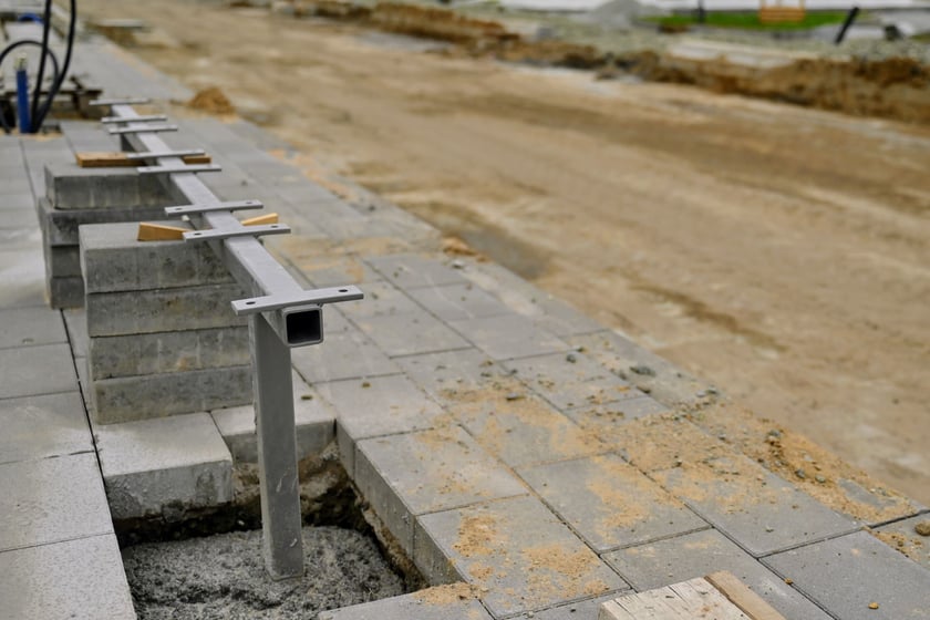 Niebawem gotowa będzie pierwsza ławka na pętli "Rogowska".