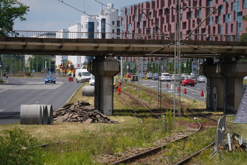 Remont torowiska na ul. Legnickiej. Prace ruszyły 18 czerwca
