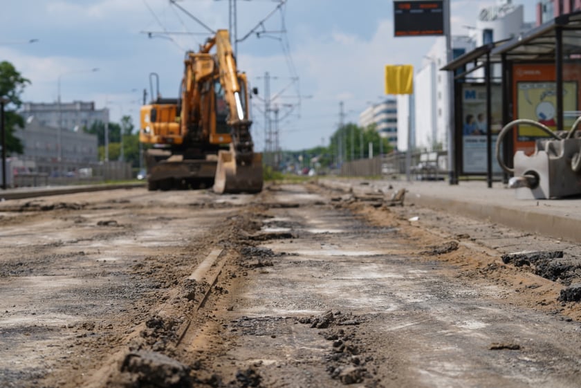 Remont torowiska na ul. Legnickiej. Prace ruszyły 18 czerwca