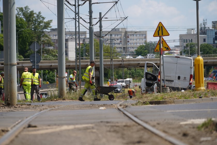 Remont torowiska na ul. Legnickiej. Prace ruszyły 18 czerwca