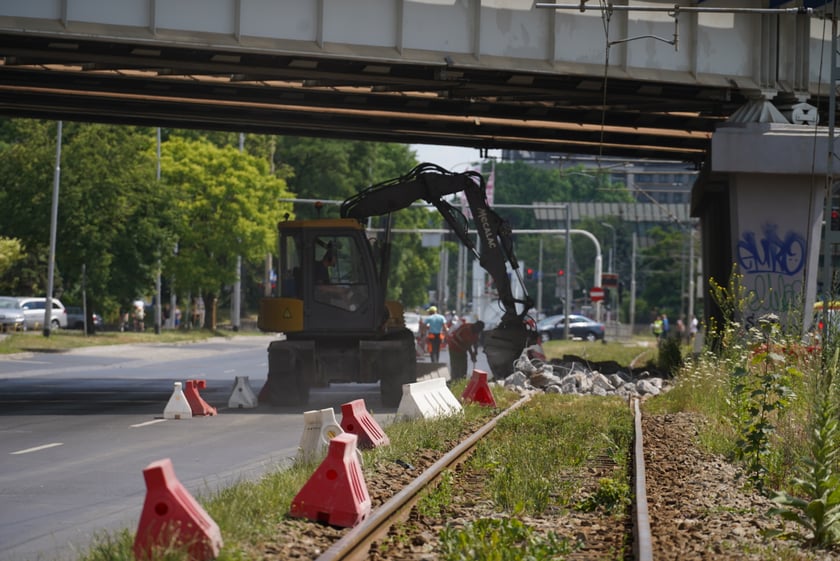 Remont torowiska na ul. Legnickiej. Prace ruszyły 18 czerwca