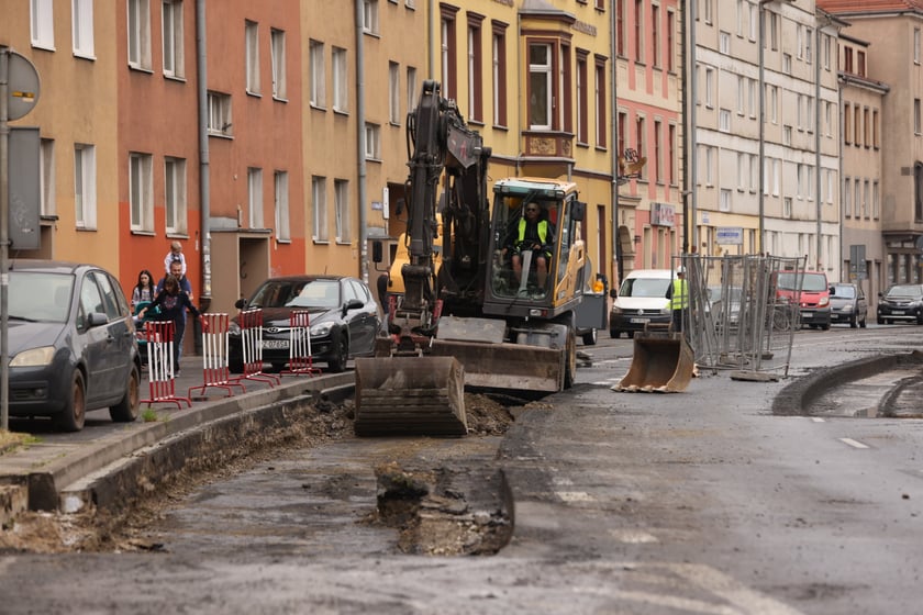 24 czerwca - pierwszy dzień wymiany sieci ciepłowniczej pod ulicą Kazimierza Wielkiego