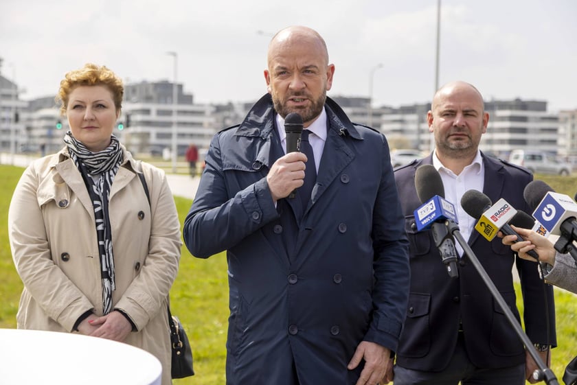 Podpisanie umowy na budowę trasy komunikacji zbiorowej na Jagodno, kwiecień 2023