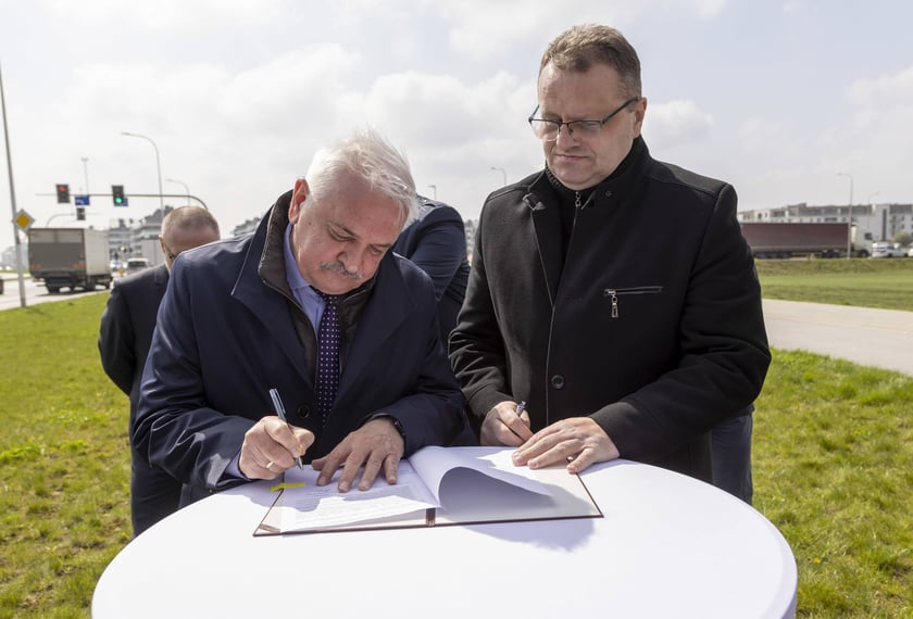 Podpisanie umowy na budowę trasy komunikacji zbiorowej na Jagodno, kwiecień 2023
