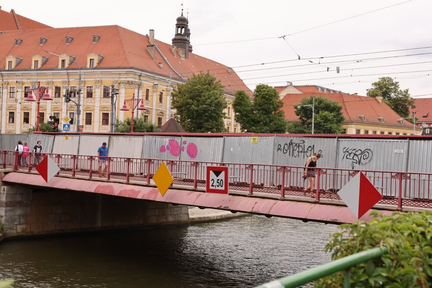 Remont mostu Piaskowego dobiega końca. Trwają ostatnie prace wykończeniowe.