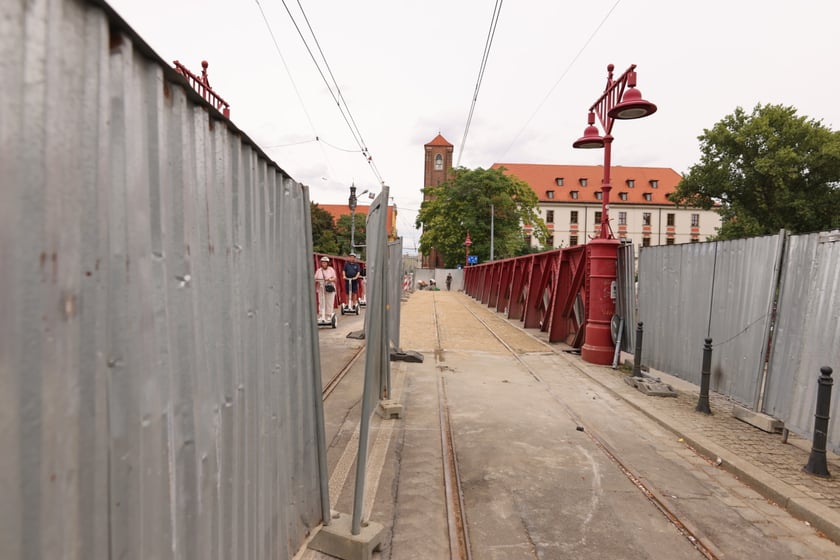Remont mostu Piaskowego dobiega końca. Trwają ostatnie prace wykończeniowe.